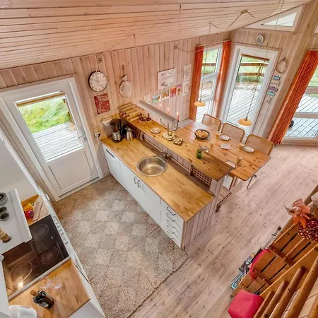 Casa de Férias Lovely With Covered Terrace, Only 300 Meters From The North Sea At Sondervig