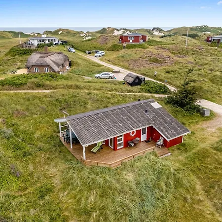 Casa de Férias Lovely With Covered Terrace, Only 300 Meters From The North Sea At Sondervig *